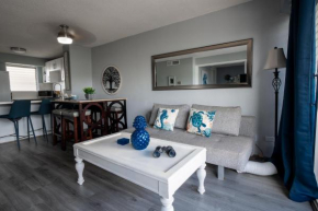 2 bedroom Waikiki Condo Sleeps 6 Free Parking